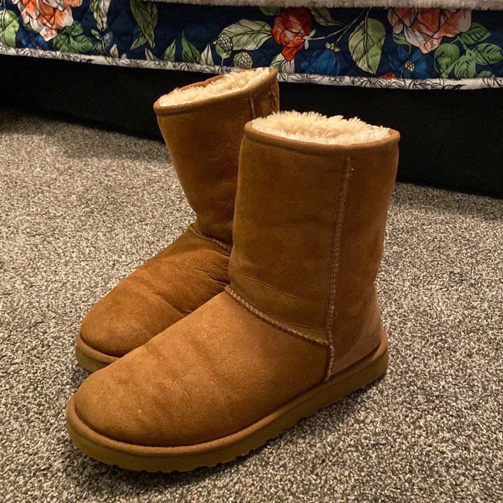 Short UGGs